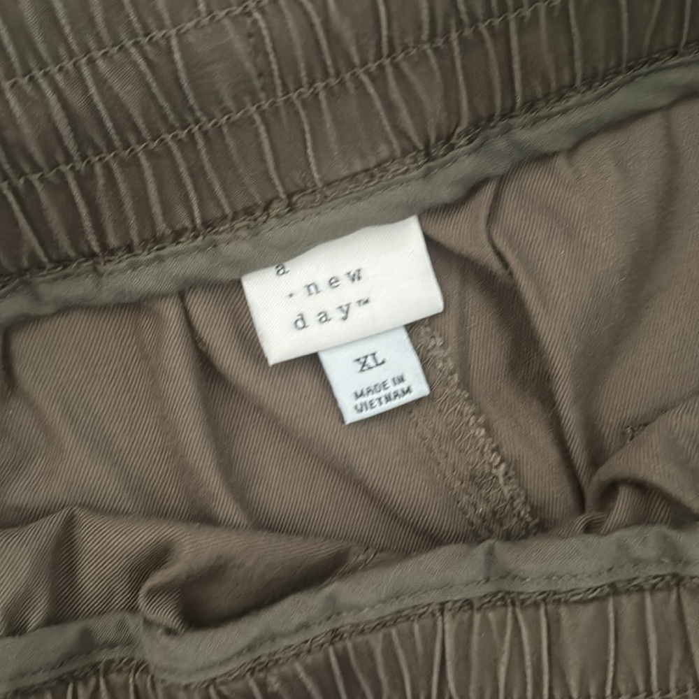 ✨NWT✨ A NEW DAY Dark Khaki Green Jogger Pant - XL - Picture 4 of 6